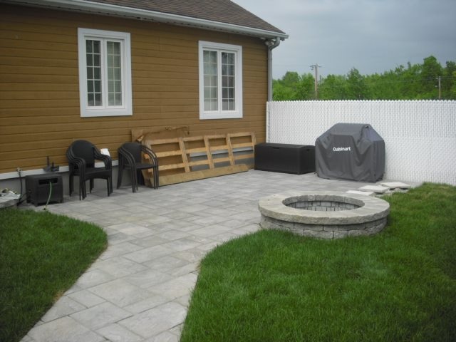 Finition de bordures en pavé-uni