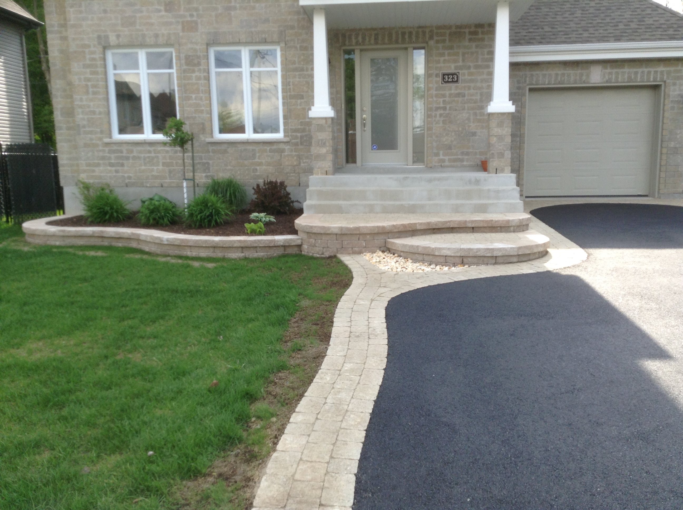 Patio en pavé-uni résidentiel