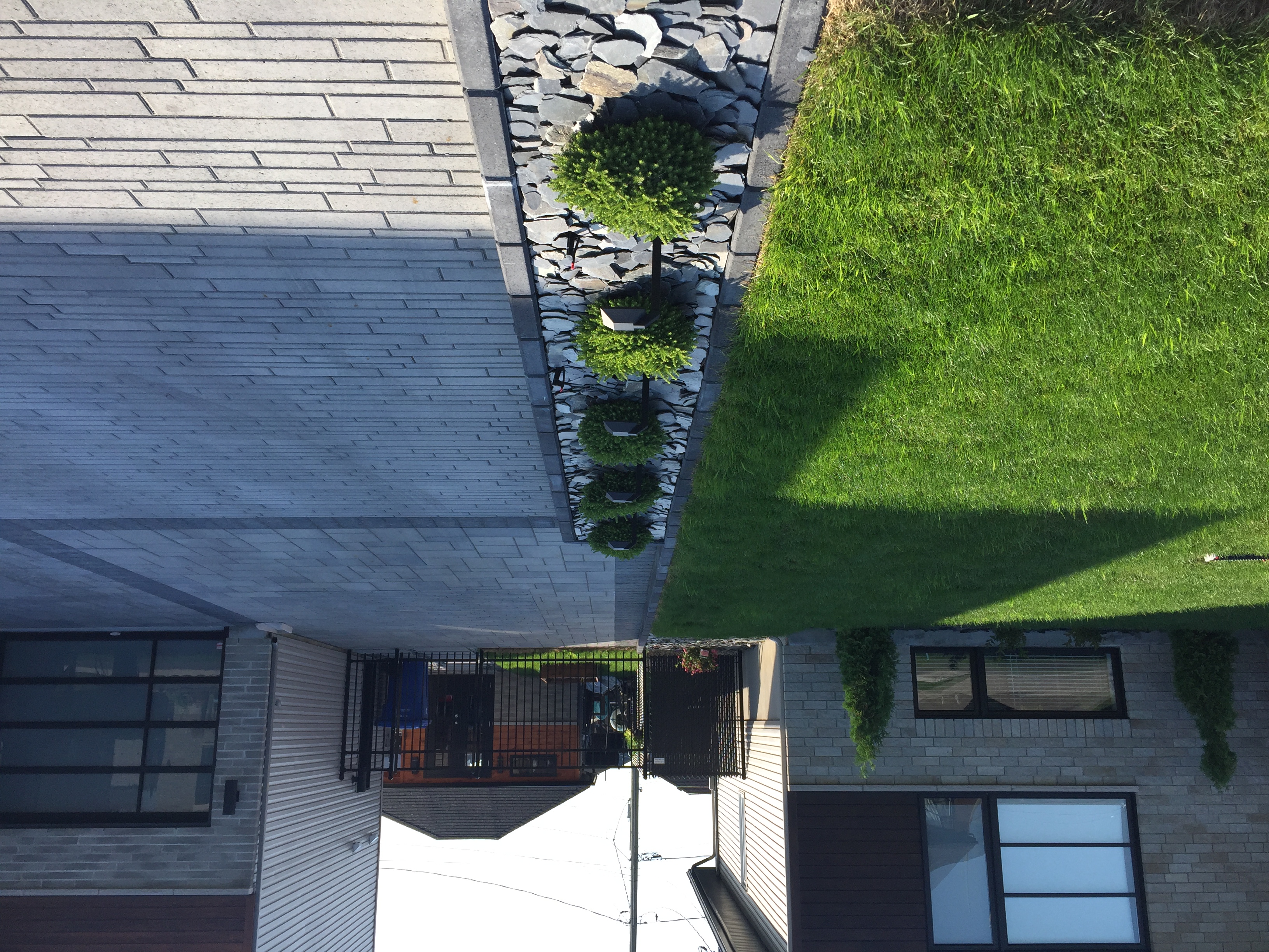 Installation de contour de piscine