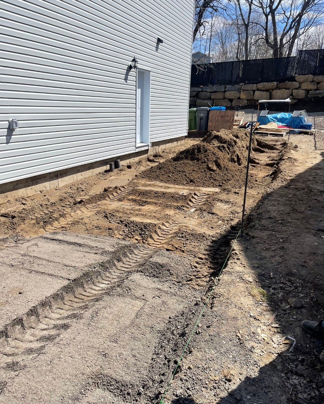 Chantier d'excavation avec machinerie